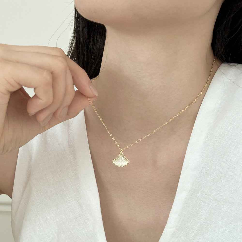 “Autumn Gleam” 925 Sterling Silver Textured Maple Pendant Necklace - Image 4