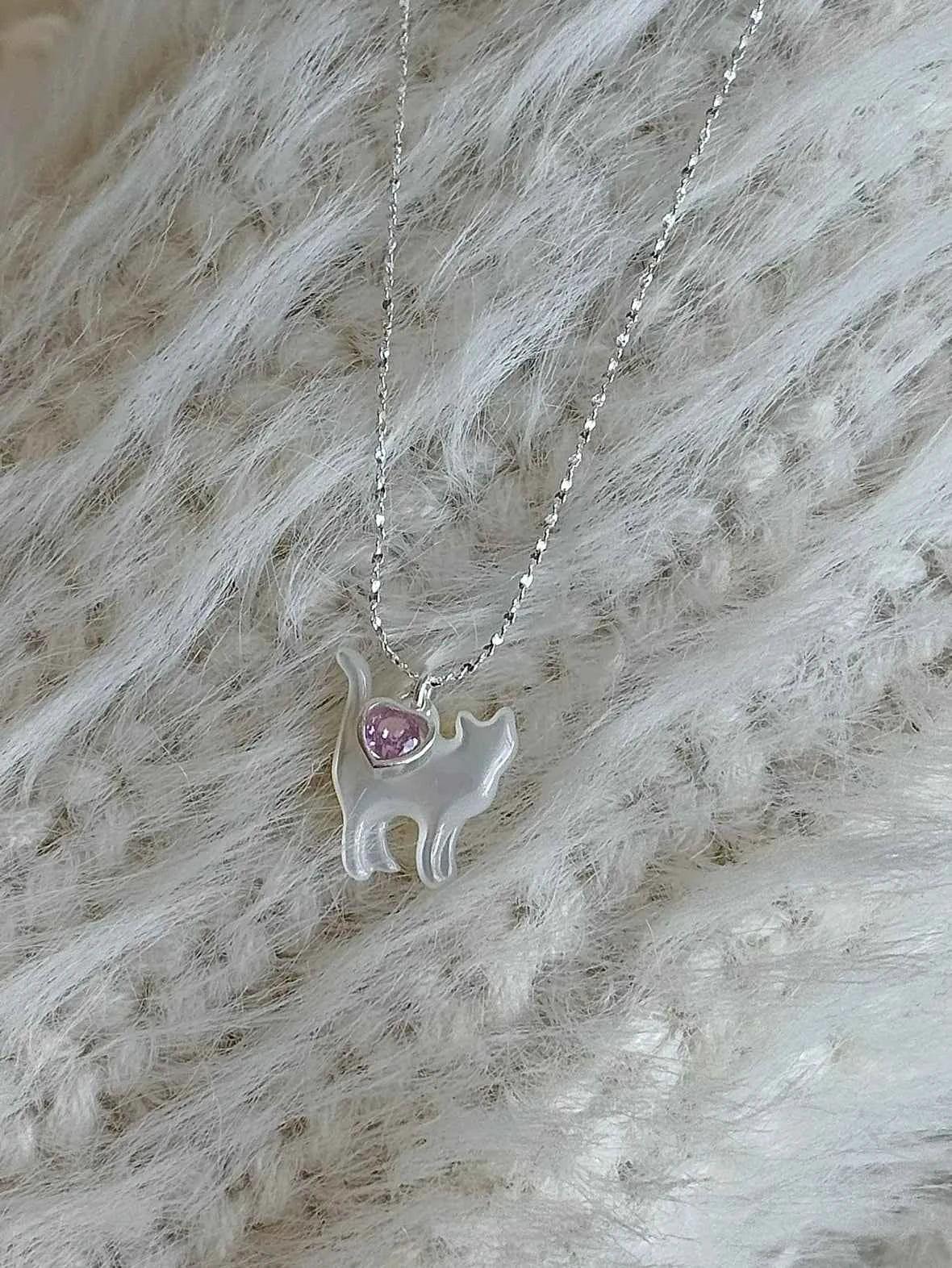 "Be Your Meow" 925 Sterling Silver Pink Heart Zircon and White Mother-of-Pearl Cat Necklace - Delicate and Elegant - Image 4