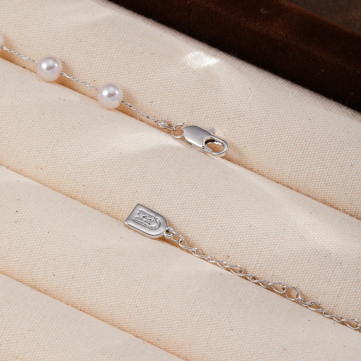 Camellia Whisper Zircon Palladium-Plated Brass Bracelet - Image 3