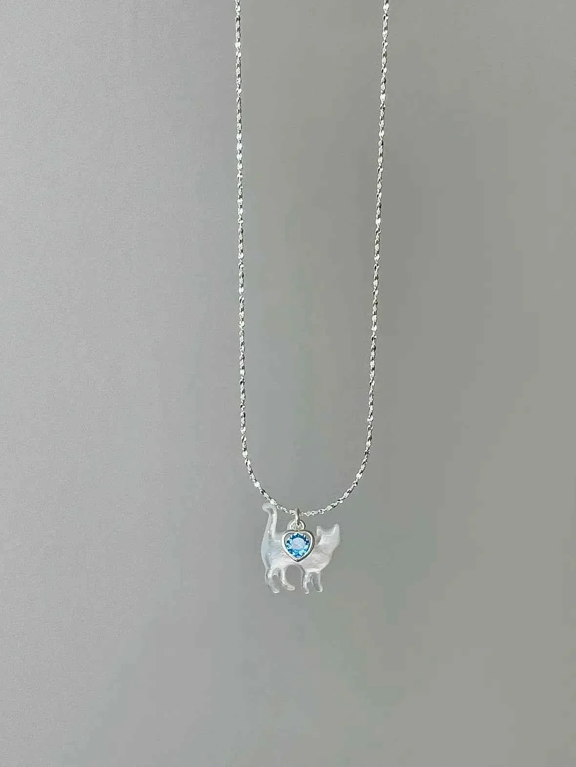 "Cloud Cat" 925 Sterling Silver Mother-of-Pearl Cat Necklace with Blue Heart Zircon - Delicate, Luxurious, and Sweet - Image 2