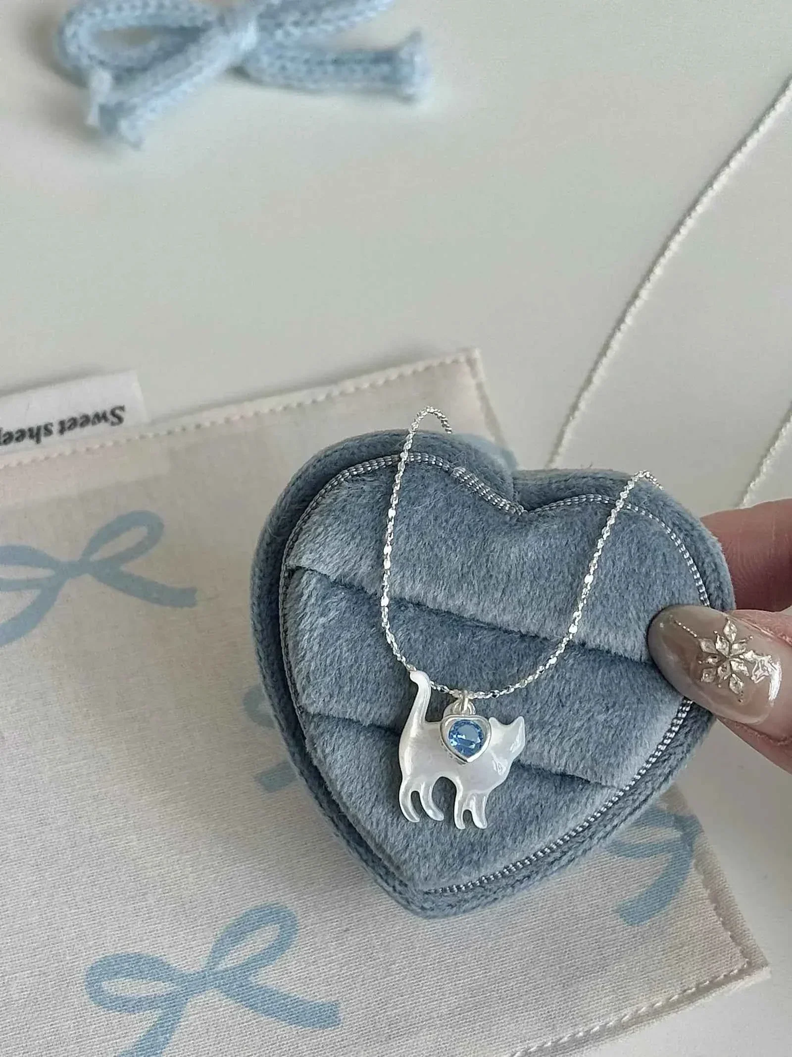 "Cloud Cat" 925 Sterling Silver Mother-of-Pearl Cat Necklace with Blue Heart Zircon - Delicate, Luxurious, and Sweet - Image 4