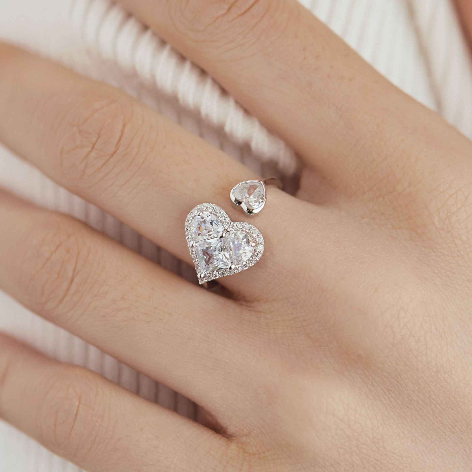 “Éclat Amour” S925 Sterling Silver Heart Pavé Ring - Image 2
