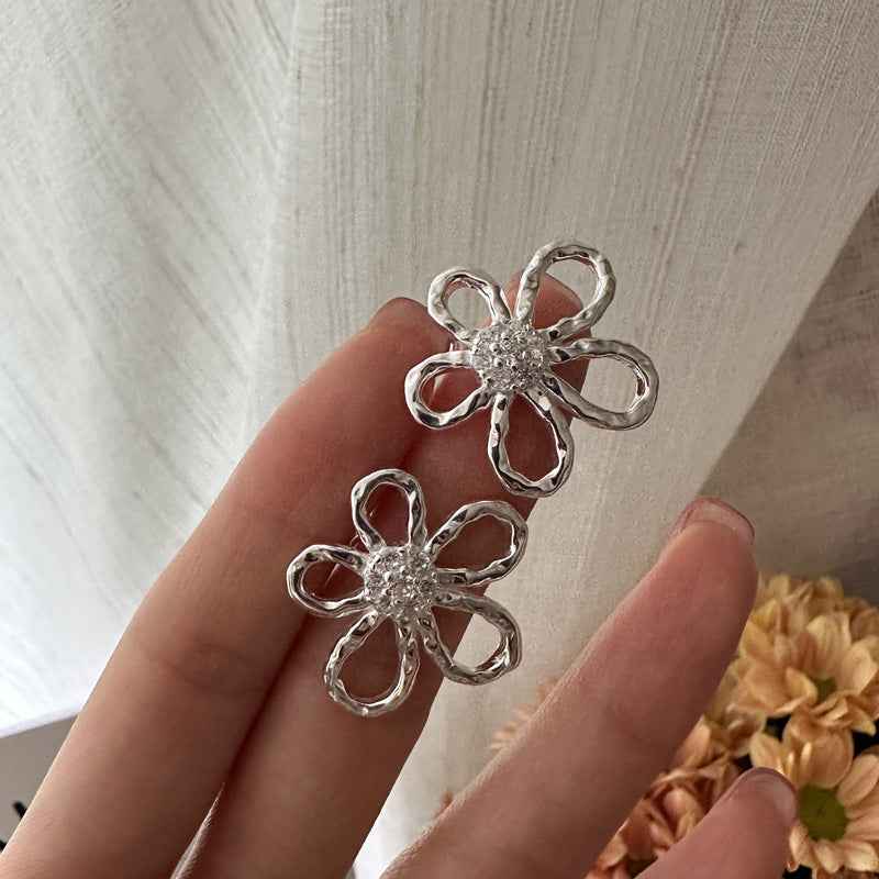 "Floral Shine" 925 Sterling Silver Jewelry Set (Necklace, Ring & Earrings) - Image 4