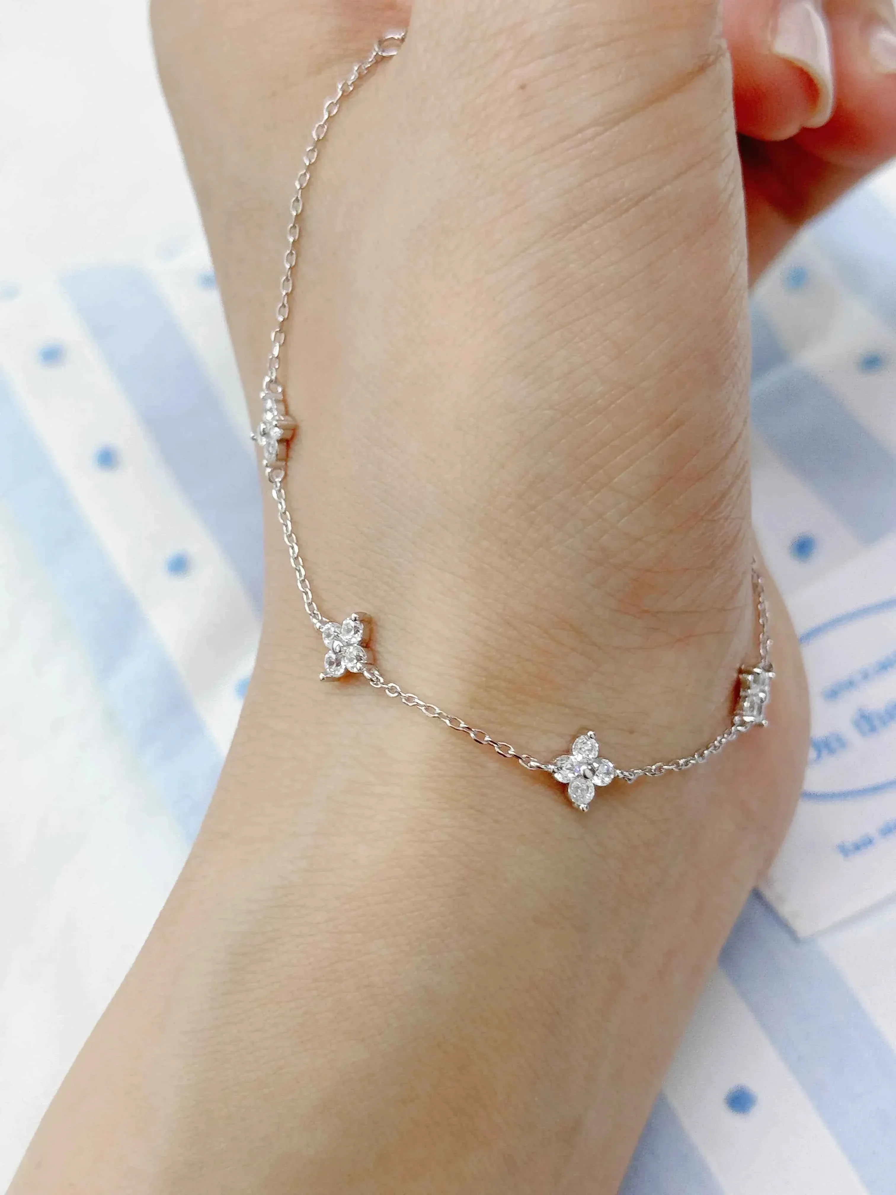 "Four-Leaf Clover Tale" 925 Sterling Silver Charm Bracelet with Zircon – Luck in Every Link - Image 5