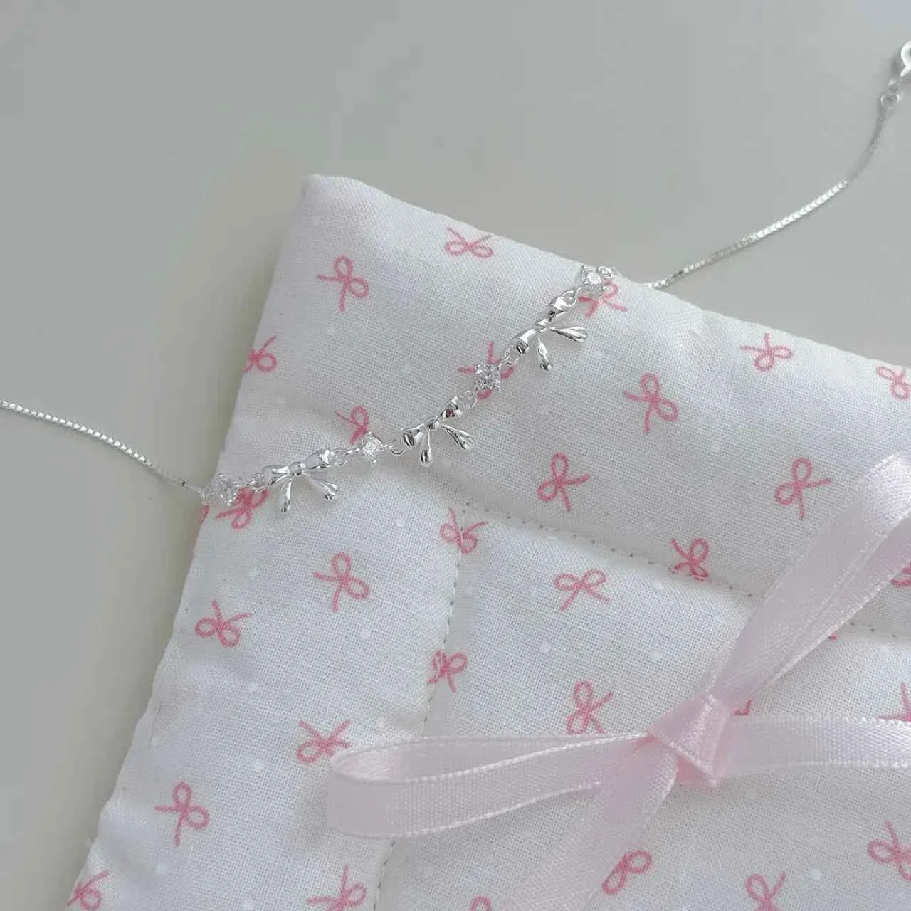"Korean Bow" 925 Sterling Silver Bow Bracelet with Zircon – Sweet & Shimmering - Image 3