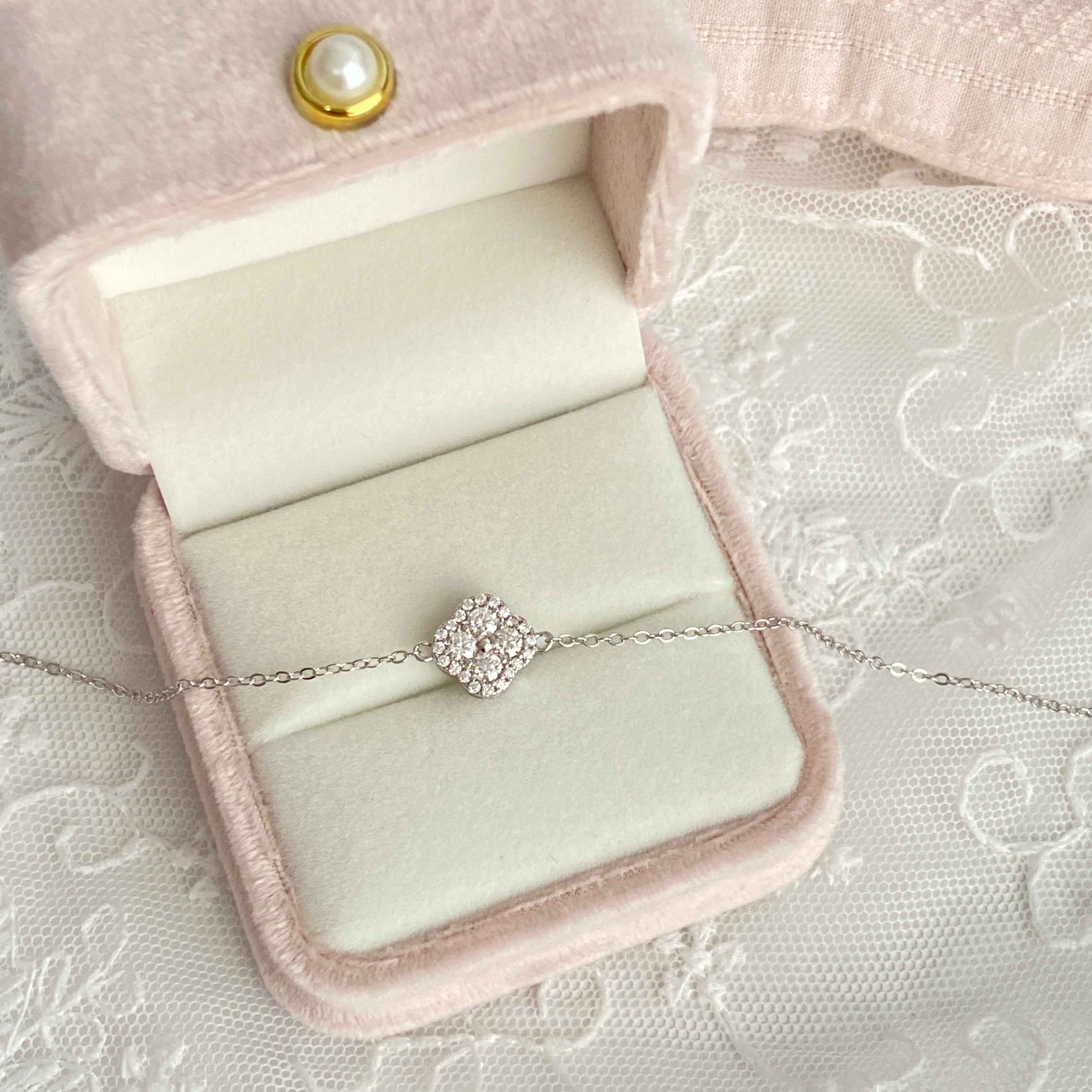 “Lucky Fleur” Gold-Plated Brass Moissanite Clover Bracelet - Image 3