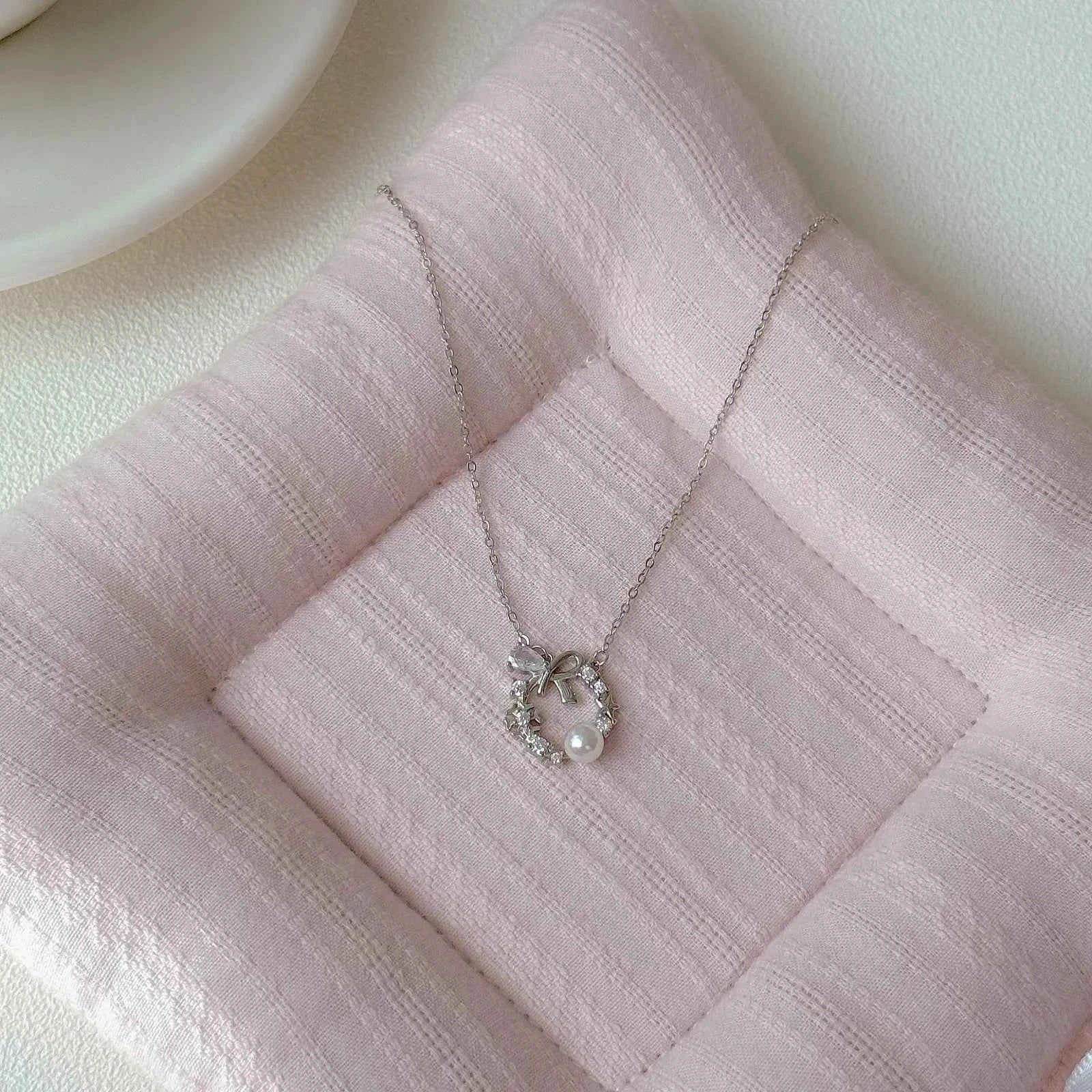 "Lucky Garland" 925 Sterling Silver Bow and Snowflake Necklace - Elegant and Unique - Image 3