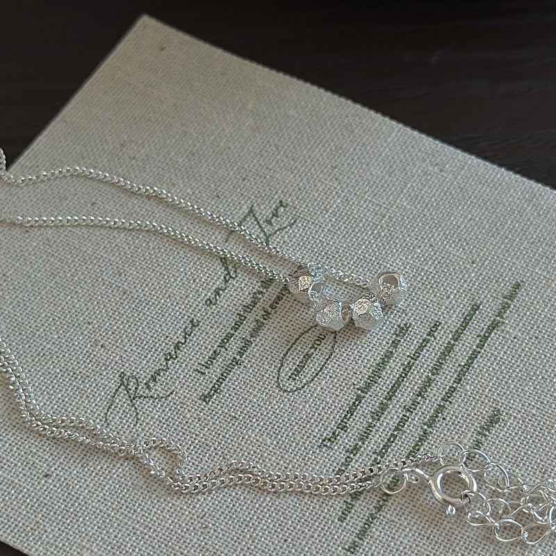 “Pebble Gleam” S925 Sterling Silver Vintage Bead Necklace - Image 3