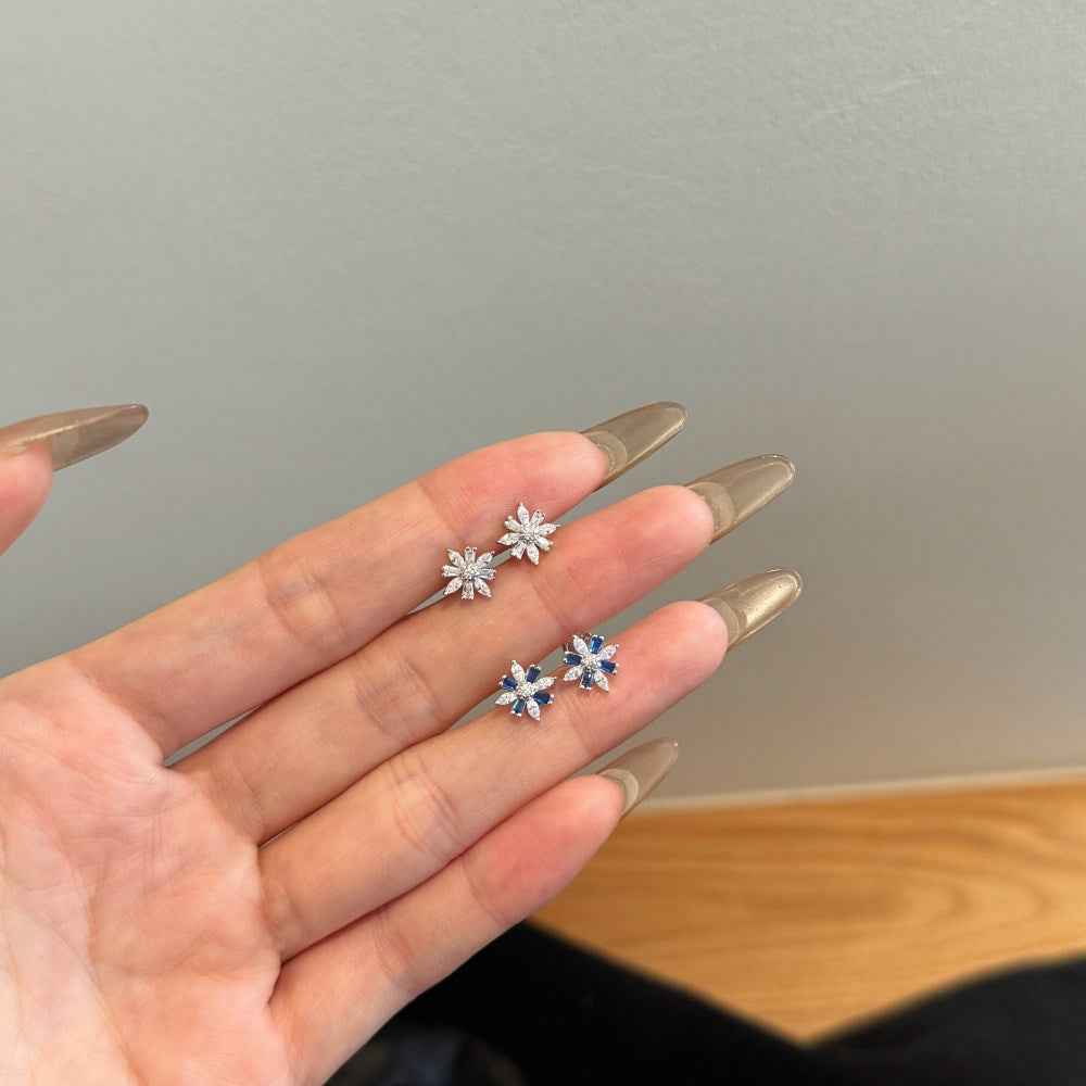 “Snowburst Éclat” S925 Sterling Silver Snowflake Zircon Stud Earrings - Image 4